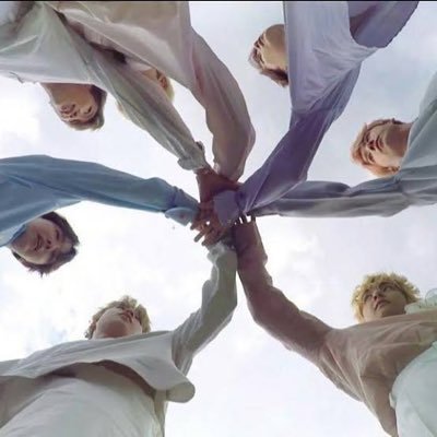 jimin 🐥のダンスと歌声に鷲掴み❣️でも7人の関係やひとりひとり考え方にドキドキしっぱなし💓無言フォローお許しください🤲