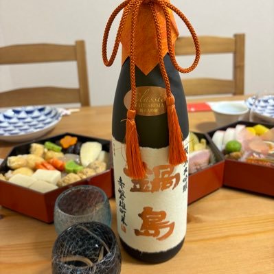 日本酒レビュー勉強中。家飲み、たまに会社飲み。有名な日本酒から新しい日本酒、流行ってる日本酒など色々飲んだのを載せていきます。 #鍋島 / #飛鸞 / #光栄菊 / #流輝 / #新政 / #亀の海 / #御慶事 / #山の壽 が好き