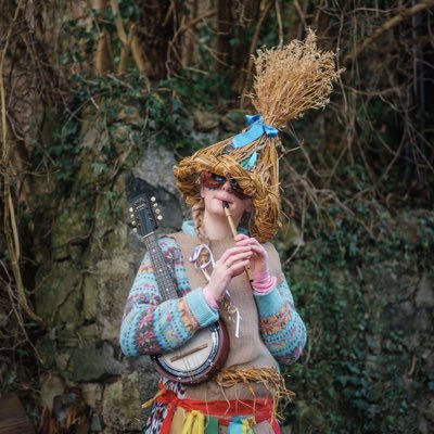 Mother, dancer, author, arts producer, folklore nerd, director @aircdamhsa & @leitrimdance, proud Leitrim woman, dancing my way through life.