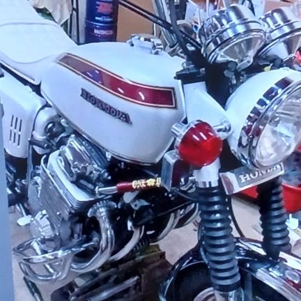 CB750FOUR K6乗ってます。
無言フォローすいません。こちらは大歓迎
今は名古屋使用白フォアです。