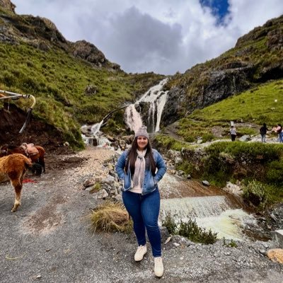 ClauZacarias's profile picture. Ψ Para verte como yo quería, era necesario empezar a cerrar los ojos.