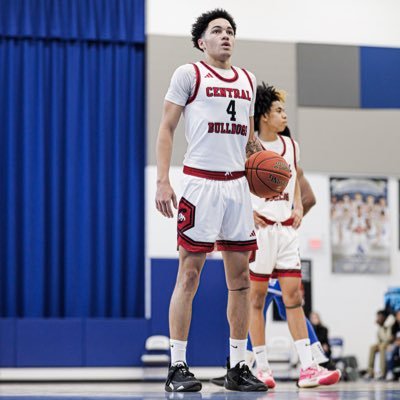 rue_wells's profile picture. 6’3 PG l Link Academy Post Grad | 2026 |417-849-5932|