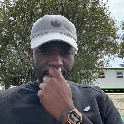 •Hustler 🛠 | • Street Art 🖼 | • Yours truly 🧬 | • Music 🎼 is Lyf | • YFM everyday all day 🔉 | • & too smart for my own good 🤦🏽♂️