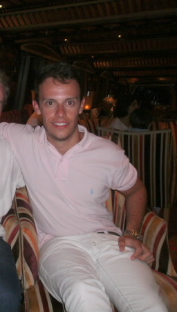 FernandoSuzano's profile picture. Estudante de Odontologia, gosto de sol, de um balanço e sei jogar uma pelada....E você, o que vai contar para os seus netos?...segue ai ;)