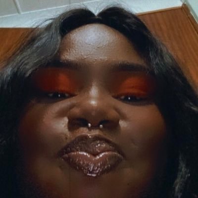 zaaaaaaaaaaana's profile picture. my piercings are my personality🐥