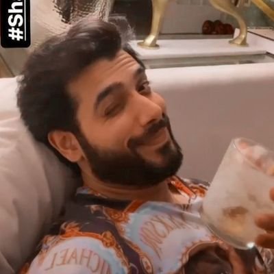 tumhidekhona's profile picture. sharad's unpaid lawyer 🕊