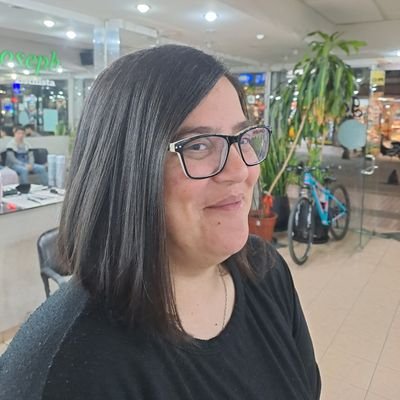 lorenalbapla's profile picture. Naci, creci y ahora trabajo. Punto.