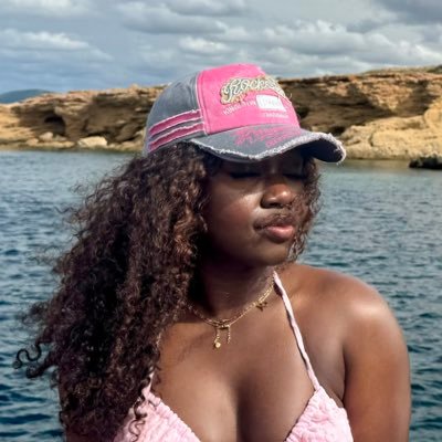 ampomahnita's profile picture. here for the chaos and giggles x