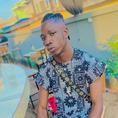 EzeHenry414211's profile picture. I’m a man with zero helper 🥺