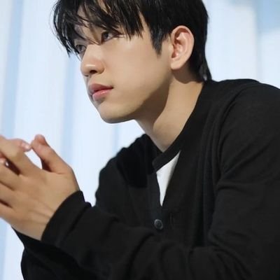 ROLEPLAYERㅡ a living actor under BH Entertaiment and part of group who lives off crack and specialize in martial arts tricking go by the name @GOT7