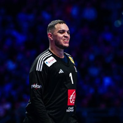 Handball Player THW Kiel 🇩🇪 ||Instagram : samir_bellahcene34|| Facebook: Samir Bellahcene || #34 ||📍Kiel || #TeamHummel