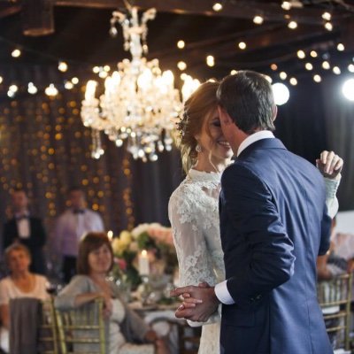 DANCEBLEND offers personalized wedding dance instruction, catering to busy couples seeking an stress-free and enjoyable learning experience. Call 949-424-5624