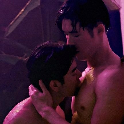 love is love 🏳️‍🌈

aesthetic kiss & uncut scenes.