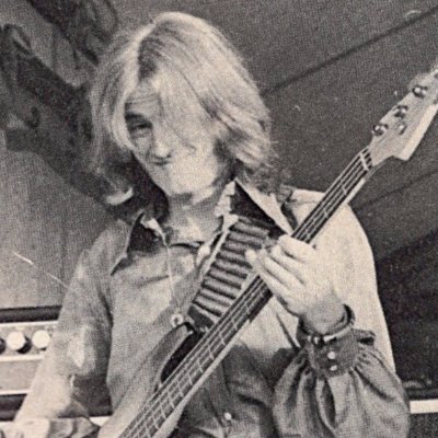 Professora de português, mestranda em Estudos da Tradução e assessoria jurídica do bigode do John Paul Jones em 1973 | 27 | she/her - ela/dela | INFJ-T