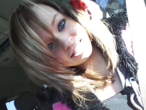 Follow me,, I'll follow back.(:
