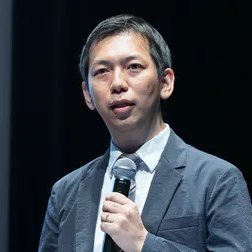 医師、MBA（一橋/Finance）、元厚労省。デジタルヘルス・医療DX・新規事業の専門家。デジハリ大学院特任教授、東京医科歯科大臨床教授、アイリス共同創業・副社長CSO。2015年遠隔医療事業を譲渡。オンライン診療、医療AIなど開発多数。著書『医療4.0』。連絡⇒hirokato.manage@gmail.com