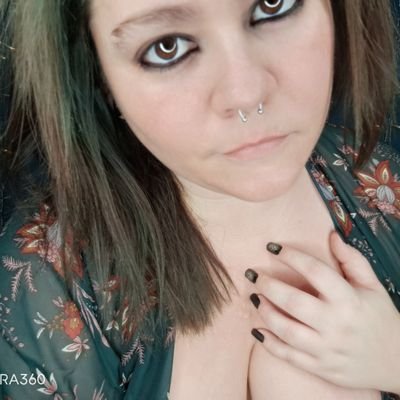 Toy reviewer! I am just a girl who loves to show my creativity and body. if interested in a custom vid please see my #manyvids page and message me.