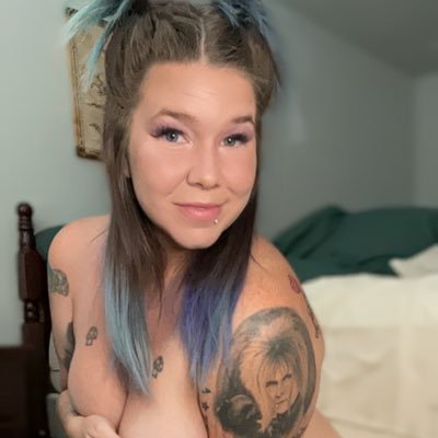 I love being naked!!! oh and video games and Star Wars! I’m Bi too! I love to show my butt and drink coffee. I’m the thicc girl you need! backup: @ziggy_fettish