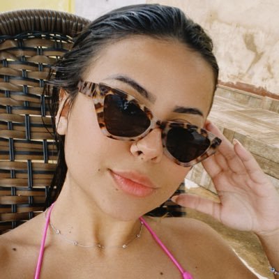 larafabiian_'s profile picture. são tudo vozes da minha cabeça