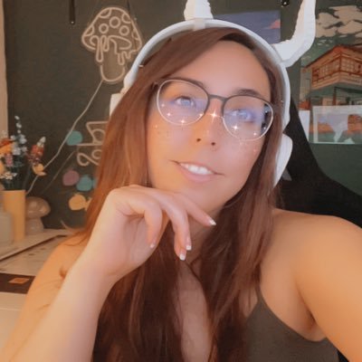 (Formly known as Turtlem0de) Dont be fooled by the plants that I got, I’m still turtle from the swamp. | Twitch Affiliate ✨. • magicallyturtle@gmail.com