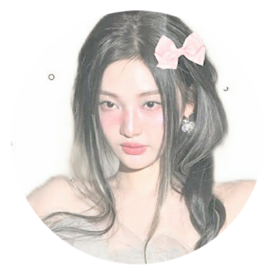 yeryimkim's profile picture. ৎ . . 🦢🌿 ⊹ 𝓢𝐰𝐚𝐧𝐬 𝐝𝐚𝐧𝐜𝐞𝐝 around her ᰔᩚ˚✧ as she 𝐛𝐫𝐞𝐰𝐞𝐝 𝐩𝐨𝐭𝐢𝐨𝐧𝐬 from ingredients collected in the enchanted m̲e̲a̲d̲o̲w̲s̲՞🪞˖⋆ꜝꜝ