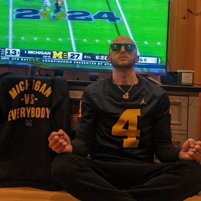 @BleacherReport Live • Past: @ESPNBoston @umich @MedillSchool. • #GoBlue •  #SFB11 • #SFB12 • Fantasy Football Addict • Mikan Drill Aficionado