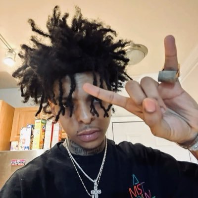 KENNIKILLA's profile picture. she/her                                           #sagittariusvillian