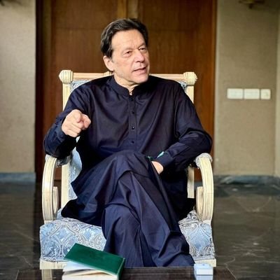 @Imrankhan❤️
I am not anti-west, I am PRO PAKISTAN..🇵🇰