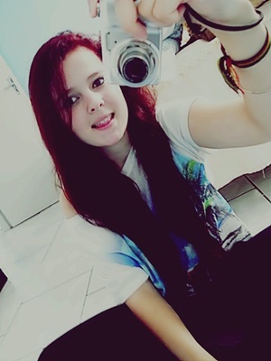 Talvez a vida me ensine, a não esperar tanto das pessoas para não me decepcionar . *-*