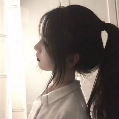 cgabWX0253cJh's profile picture. 滔滔流逝的舊時光，其實繞了個圈，重新沖刷了他們每一個人。