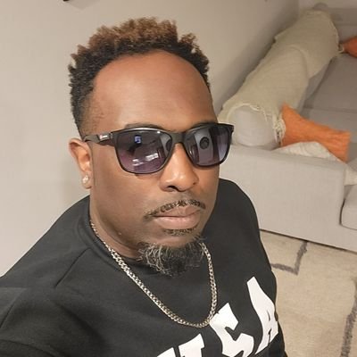 dipdinchoklit's profile picture. 