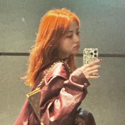 literaate's profile picture. karma is a bitch but so i am.