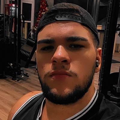 erikpaivaa's profile picture. Só é possível cair se não estiver no chão