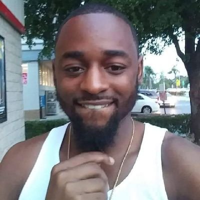 r3dshots's profile picture. St8 Forward 🤫