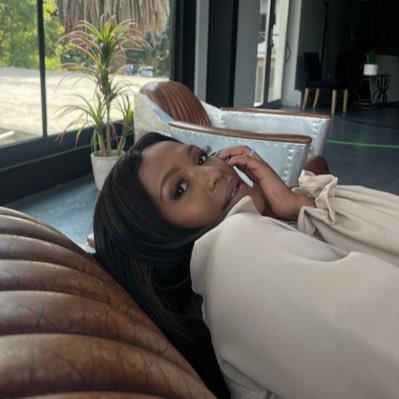 _abbymolz_'s profile picture. God•Family•Artivist•🏳️‍🌈•♊️•🎭•aspiring buffoonetist•*hey listen, I just love Food, Pikachu and Goku*