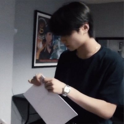 shineaarw's profile picture. 