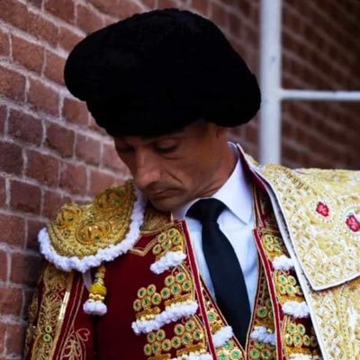 Cuenta oficial del Matador de Toros Paco Ureña. Contacto: pasion.urena@gmail.com  Un CamiNo DisTinTo … Para un AlMa Diferente