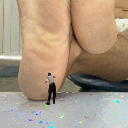 19 year old latino tiny guy ready to finish under manly and smelly Feet, If you want to collab for a tiny on your feet, armpits, ass, etc, send me a DM Its free