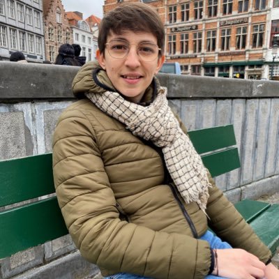 Passionnément amoureuse de ma Léo 👰🏻♀️🤍 et totalement dingue de ma Hilo 🐣💜 / Le Chaudron 💚 🤴🏻🤴🏻👸🏻