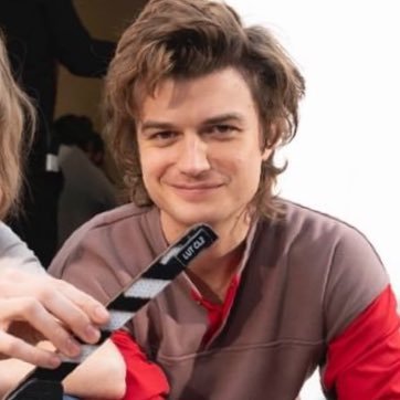 Steve Harrington e eu ouvindo the smiths • she/her • fan account.