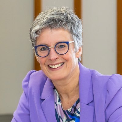 Voorzitter Raad van Bestuur @Carintreggeland | zorg | Voorzitter Raad van Commissarissen @SallandWonen | schilderen | zoon20|dochter22