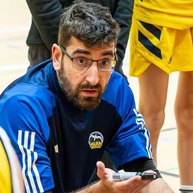 🏀Entrenador de baloncesto. Trabajador Social