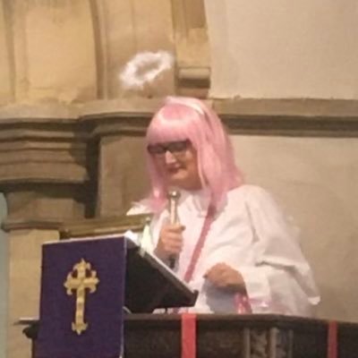 Ordinand @stmellituscollege, member of SCP Ordinand Chapter, Franciscan at heart, Mum of many, loves cats, cake and Jesus 🥰