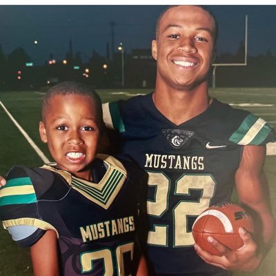 Momager to @DadrienSanders Athlete - Monterey Trail HS - 2023 Metro All League Player, Access Player of the Game, 3 year Varsity, 4.5 40 yd dash, 3.25+ GPA 👀⬇️