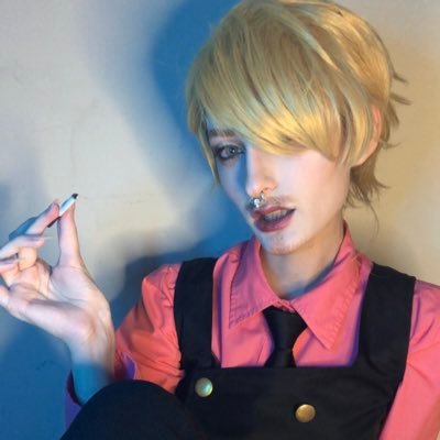 22, any neos, cosplayer, writer and artist ||| conspiraLyse on AO3