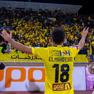 ولكني إمرؤ لناس ضحكي ولي وحدي تباريحي وحزني @AltaawounFC | @iiremond | #استغفر_الله