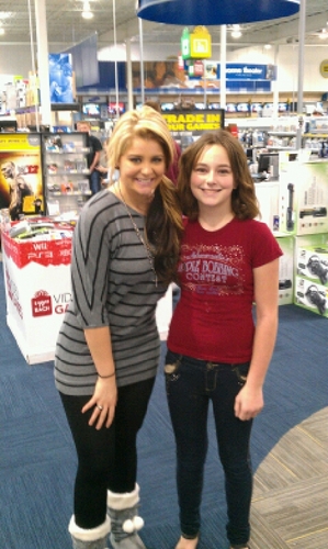 My name is Kayley and i love Tom Felton and Lauren Alaina! they are my favo celebrities.....i am #1 fan of lauren alaina... saw her in best buy