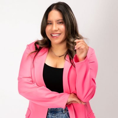 Talking all things music, entertainment & connecting you to your favorite artists 🎤 CSUN, BA + USC Annenberg, MS 🎓@NAHJ member. 💌 LupeLLerenasLA@gmail.com