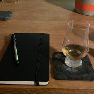A Scotsman, in Scotland, enjoying Scotch Whisky 🏴 Sometimes I even drink whisk(e)y NOT from Scotland! 😜 Slàinte Mhath!