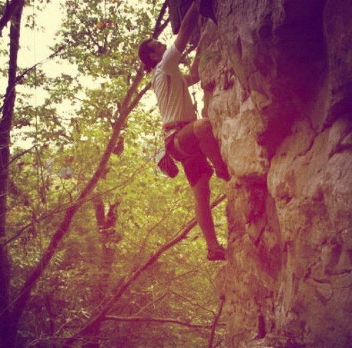 austome's profile picture. my tweets dont make sense. my punctuation and grammar is bad.